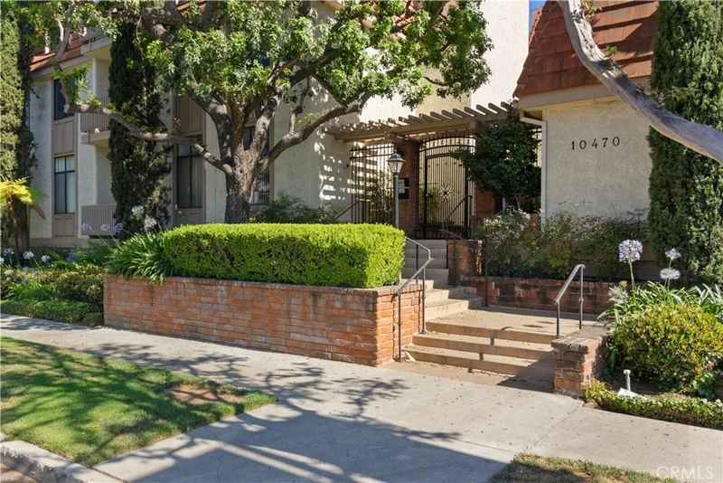 10470 Riverside Drive 302, Toluca Lake, CA 91602