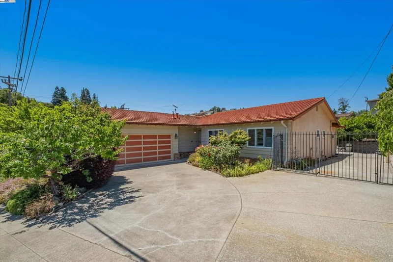 2706 Jennifer Dr, Castro Valley, CA 94546-3226