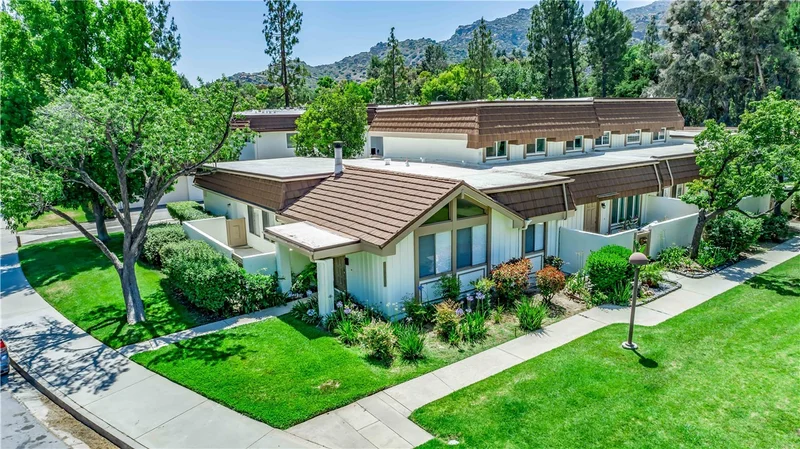 10215 Larwin Avenue 4, Chatsworth, CA 91311