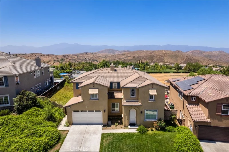 18714 Lakepointe Drive, Riverside, CA 92503