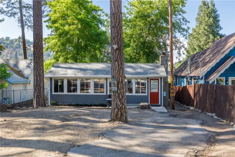 22894 Waters Drive, Crestline, CA 92325