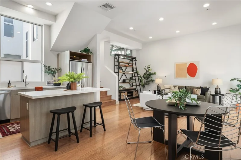 11806 Washington Place, Los Angeles, CA 90066