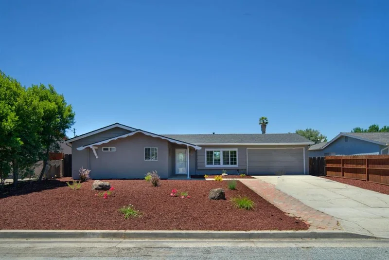 770 El Camino Paraiso, Hollister, CA 95023