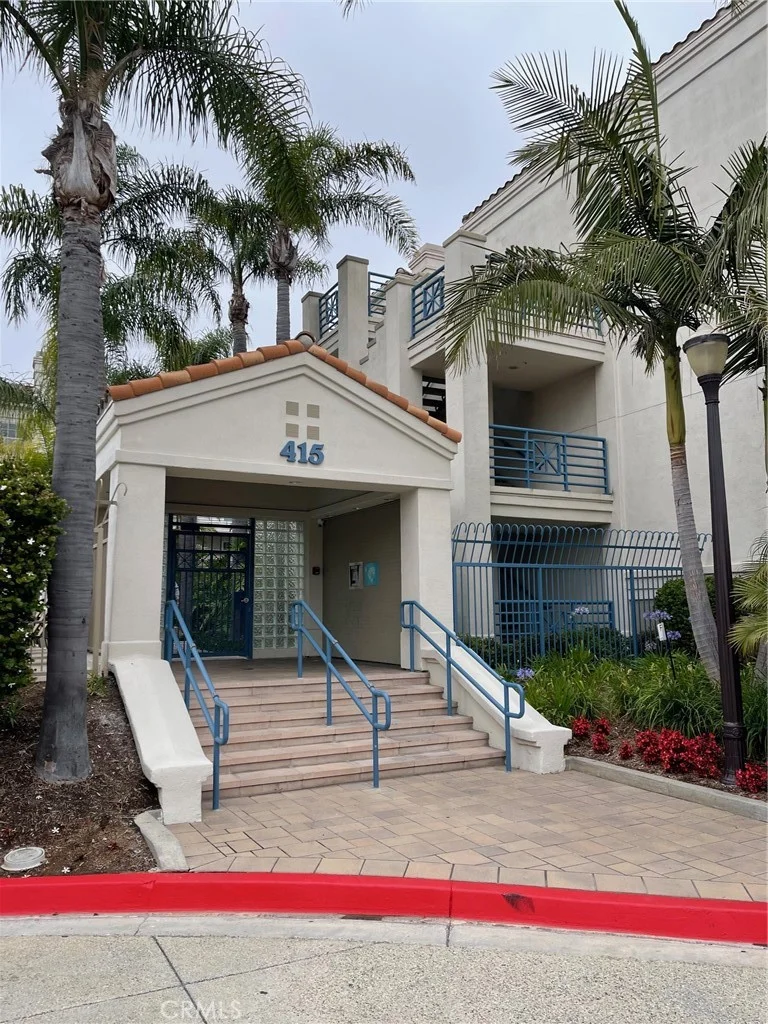 415 Townsquare Lane 111, Huntington Beach, CA 92648