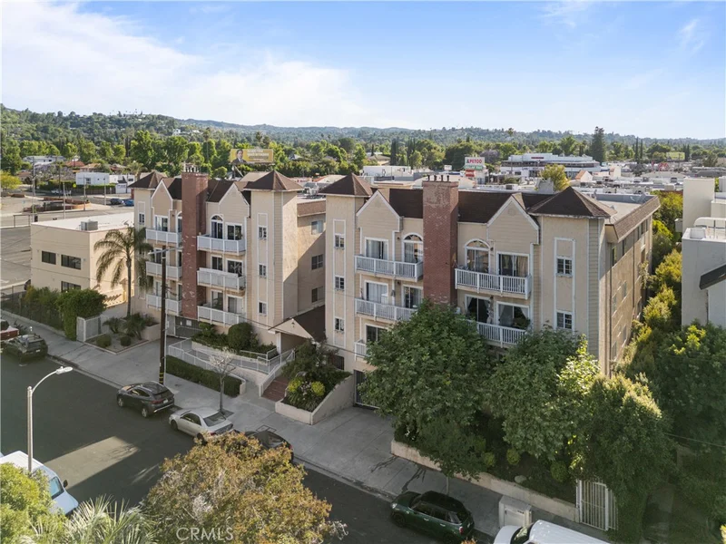 5135 Zelzah Avenue 303, Encino, CA 91316