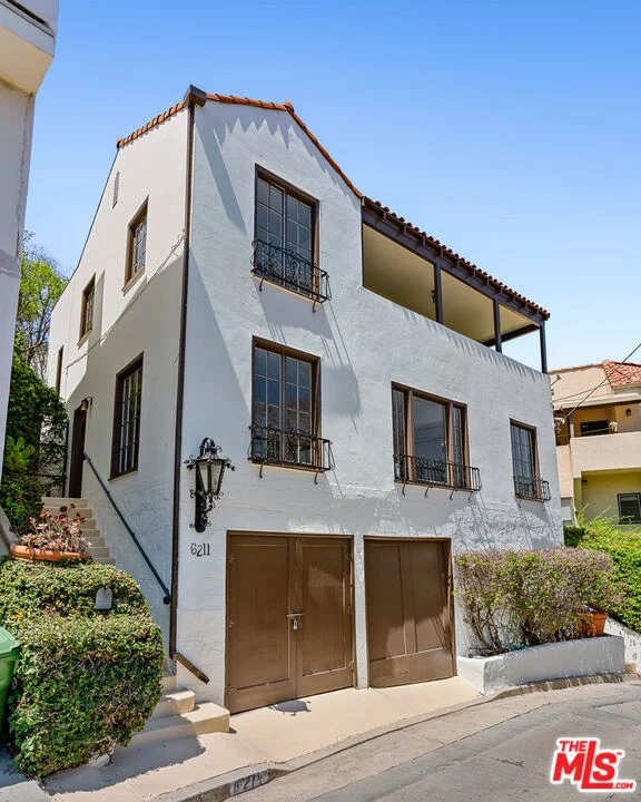 6211 Winans Drive, Los Angeles, CA 90068