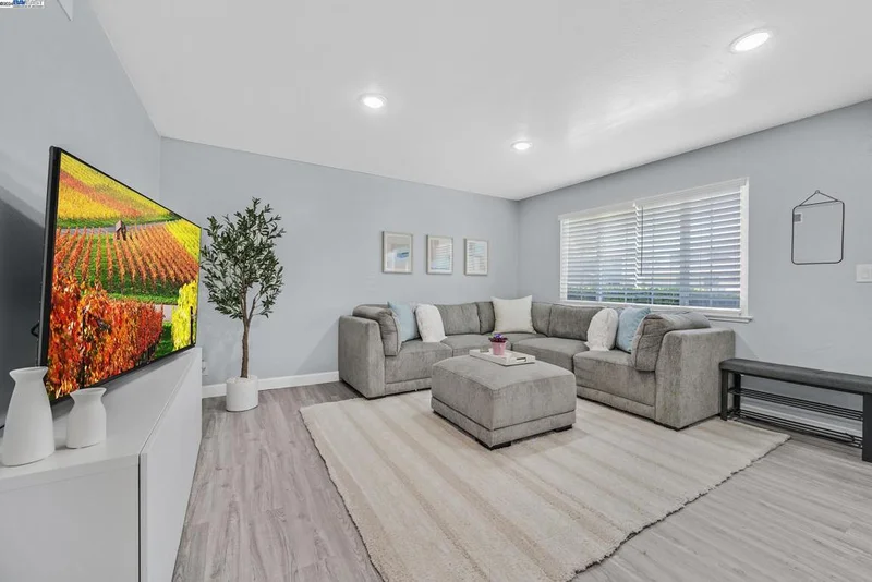 5581 Spinnaker Dr 1, San Jose, CA 95123