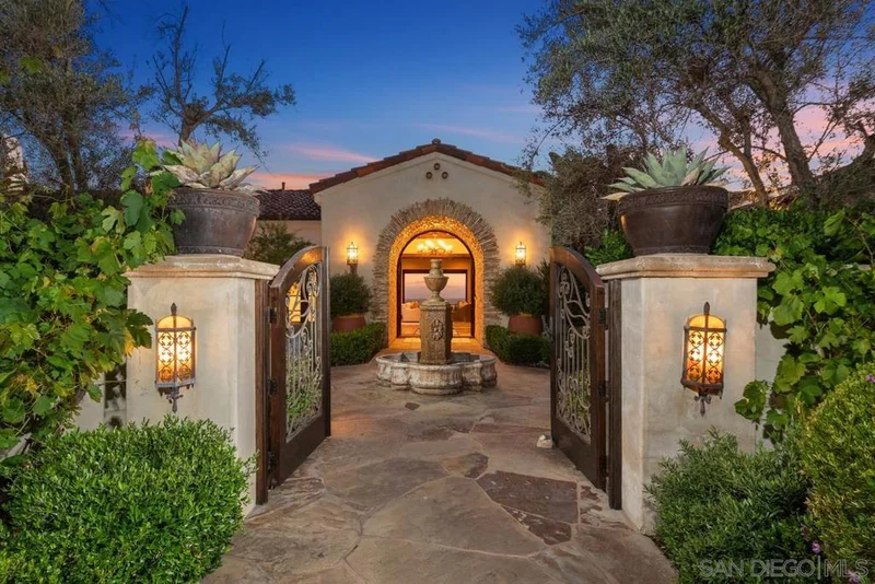 7954 Entrada De Luz East, San Diego, CA 92127
