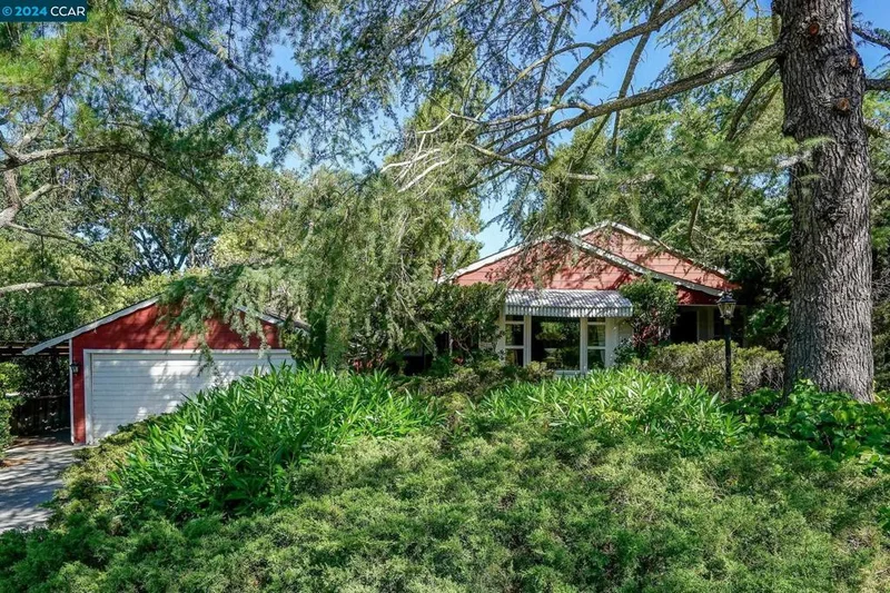 1015 Juanita Dr, Lafayette, CA 94595