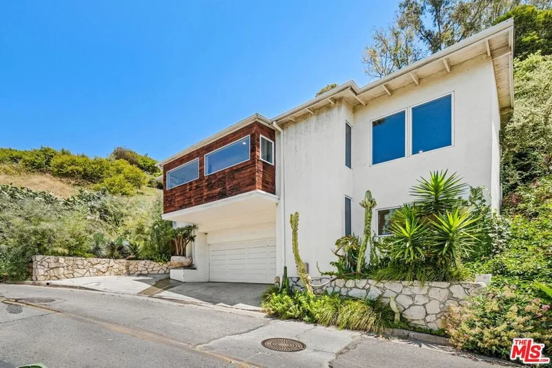 2286 El Contento Drive, Los Angeles, CA 90068