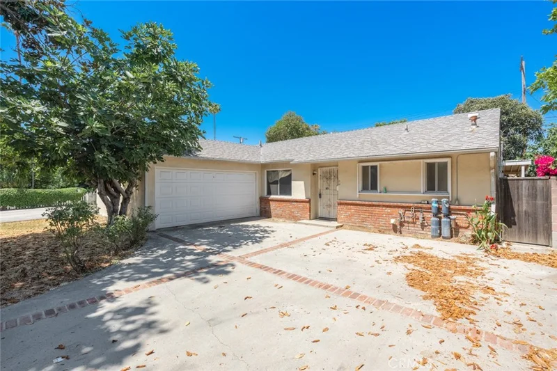 7909 Hesperia Avenue, Reseda, CA 91335