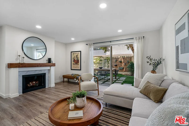 11907 Darlington Avenue 103, Los Angeles, CA 90049