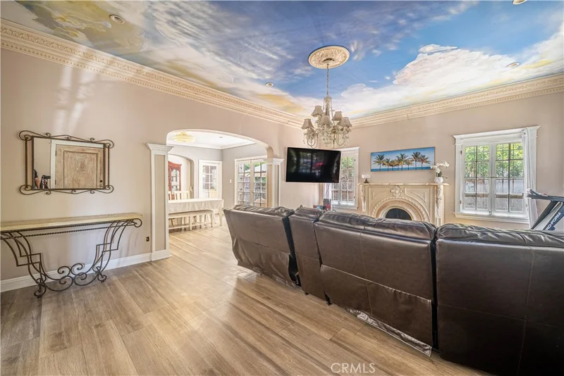 852 N Mariposa Avenue, Los Angeles, CA 90029