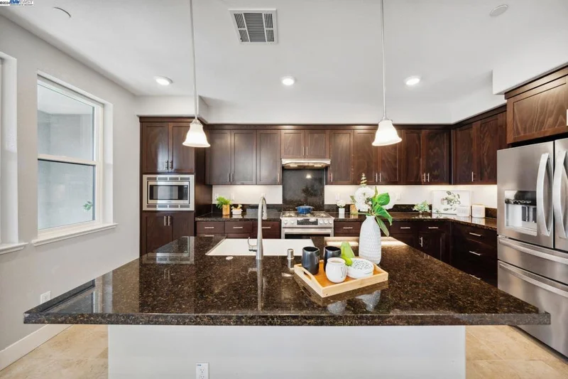 2711 5th St, Alameda, CA 94501