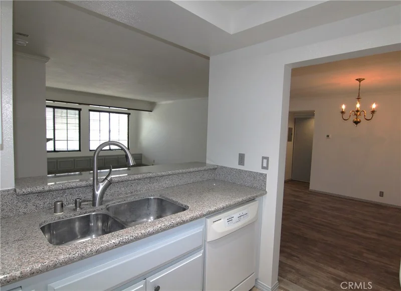 1903 Temple Avenue 201, Signal Hill, CA 90755