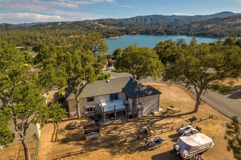 8790 Circle Oak Drive, Bradley, CA 93426