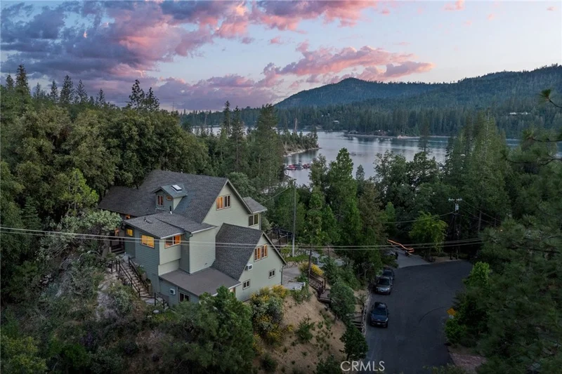 55500 Lake Point Drive, Bass Lake, CA 93604
