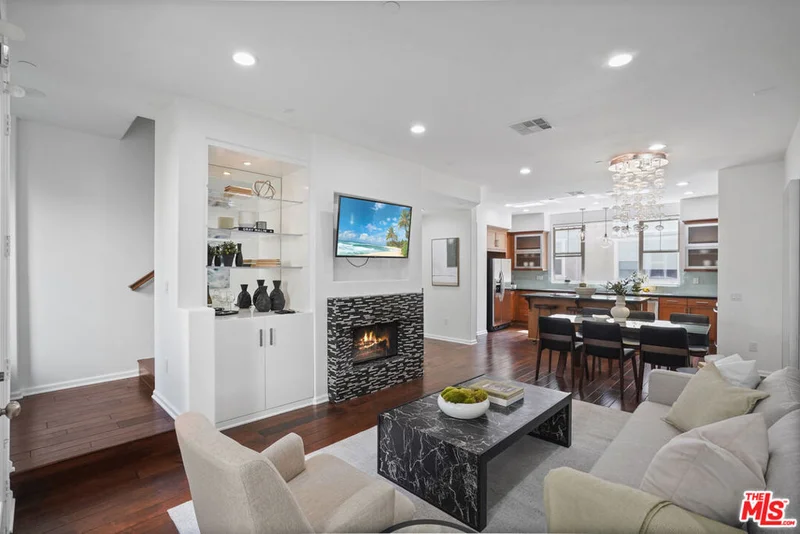 1243 Wilcox Avenue, Los Angeles, CA 90038