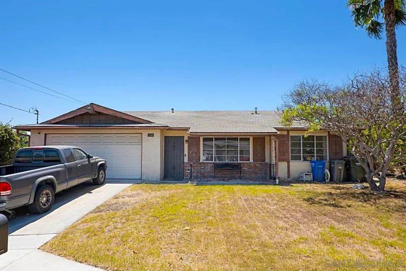 1246 Woodrail Dr, Vista, CA 92083