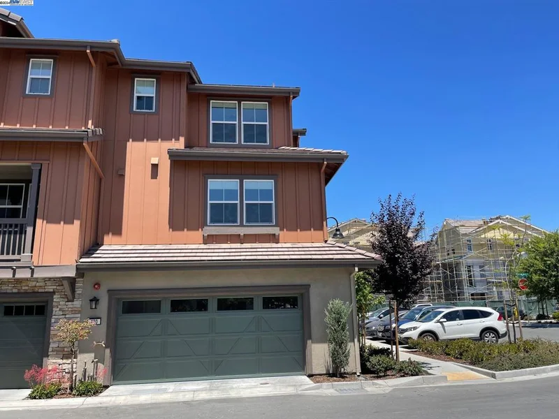 420 Phantom Falls Cmn, Fremont, CA 94539