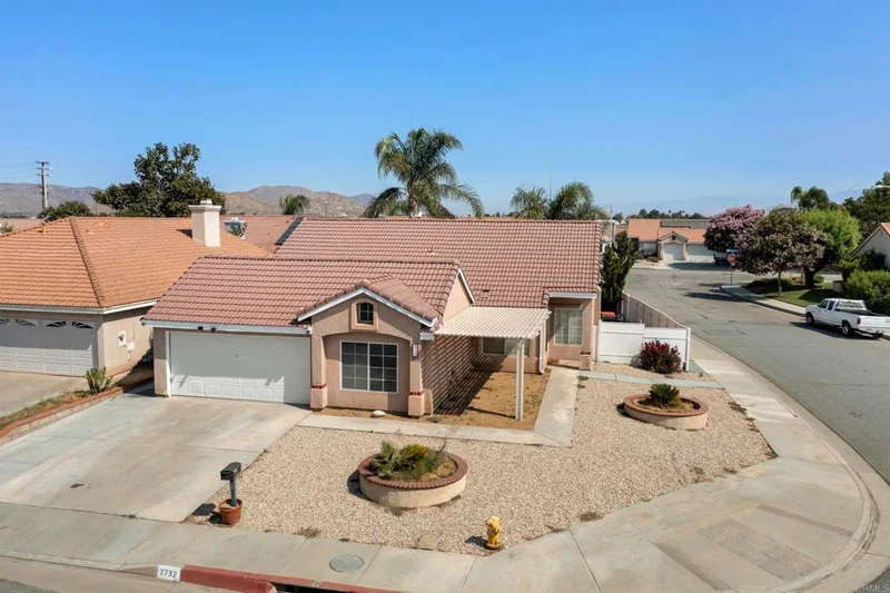 2732 Kingsbury Avenue, Hemet, CA 92545