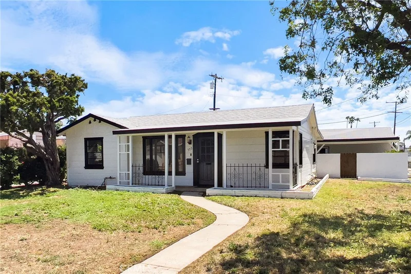 300 N College Street, La Habra, CA 90631