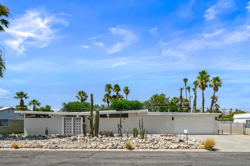 3010 E Vincentia Road, Palm Springs, CA 92262