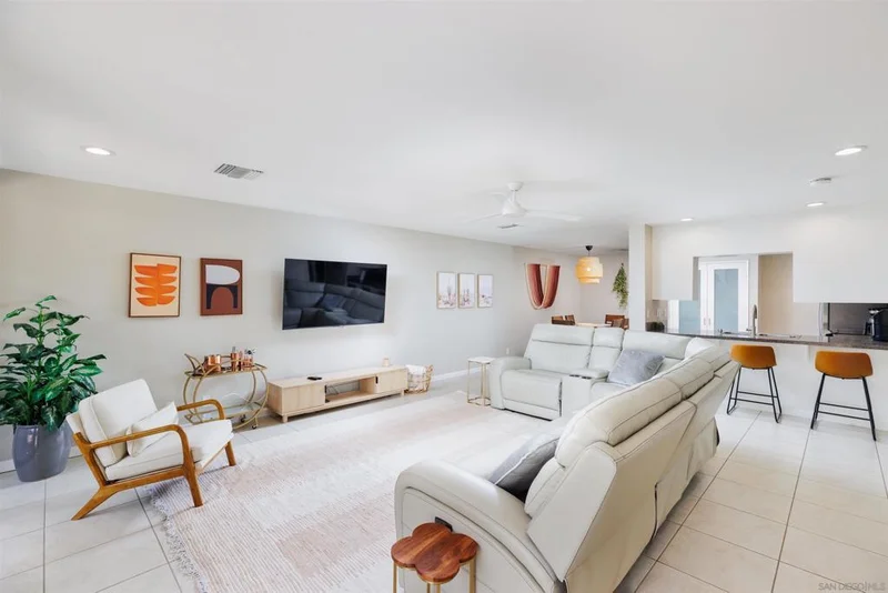 2544 N Whitewater Club Drive C, Palm Springs, CA 92262