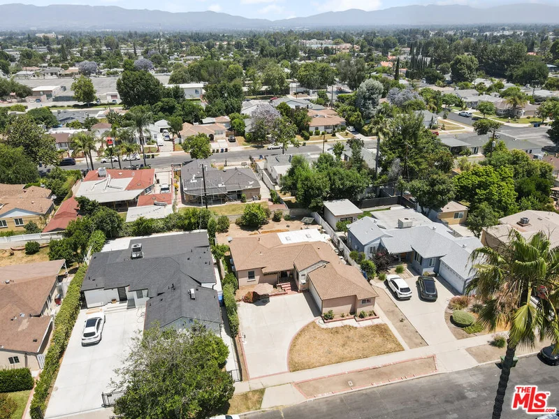 19001 Bessemer Street, Tarzana, CA 91335