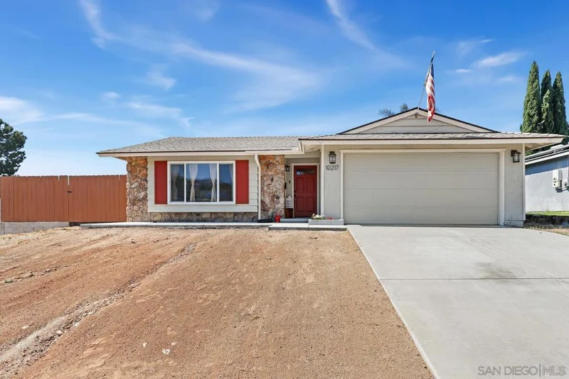 10217 Pinewood View, Santee, CA 92071