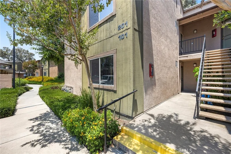 2548 Avenida Del Vista 101, Corona, CA 92882