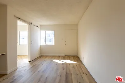 1295 FEDERAL Avenue 16 photo 2