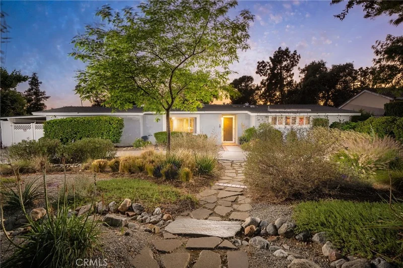 2945 N Rockmont Avenue, Claremont, CA 91711