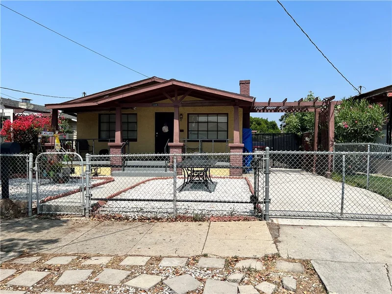 1125 Los Palos Street, Los Angeles, CA 90023