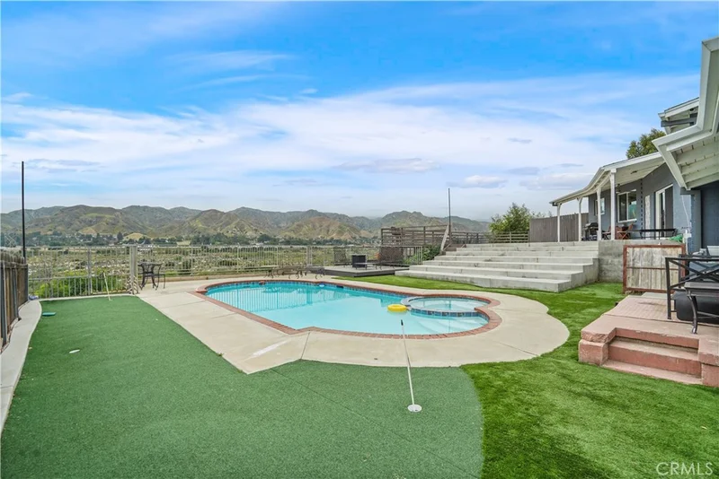 10241 Mcbroom Street, Sunland, CA 91040