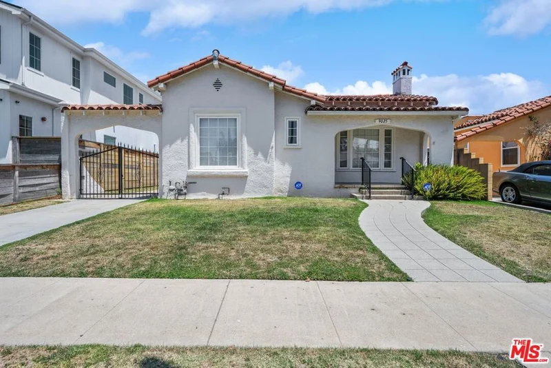 9025 Hargis Street, Los Angeles, CA 90034