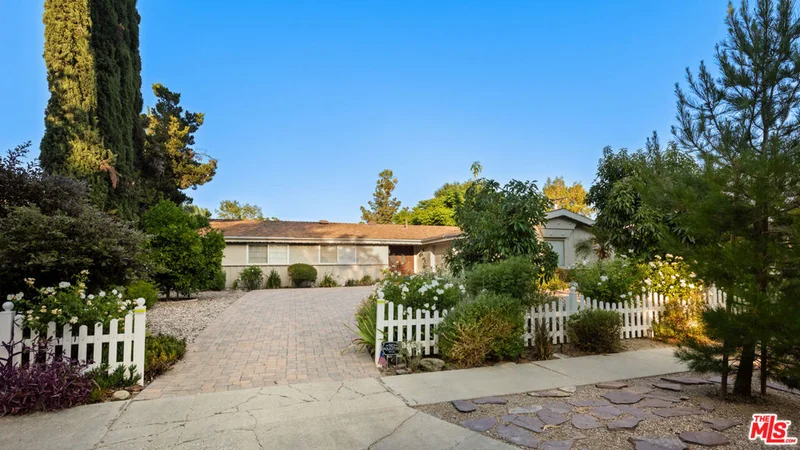5628 Comanche Avenue, Woodland Hills, CA 91367