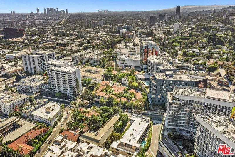 1228 N La Cienega Boulevard 304, West Hollywood, CA 90069