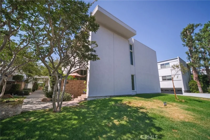 4319 W Sarah Street 14, Burbank, CA 91505