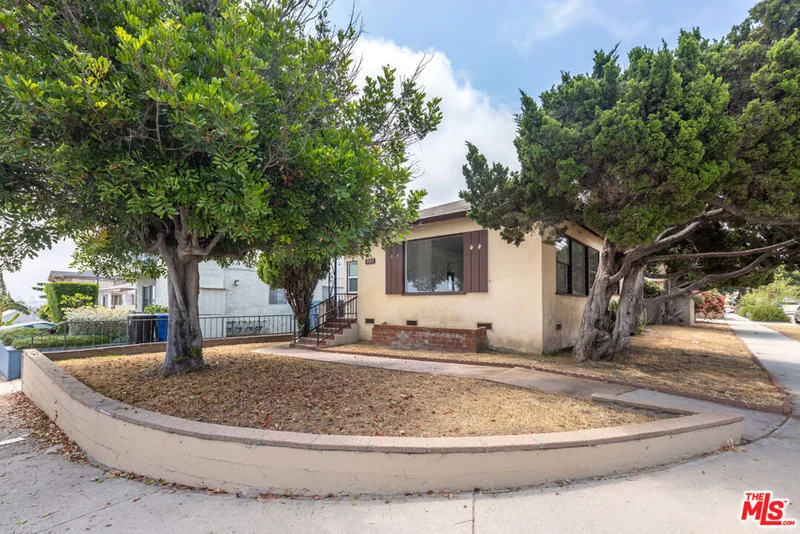 895 W Summerland Avenue, San Pedro, CA 90731