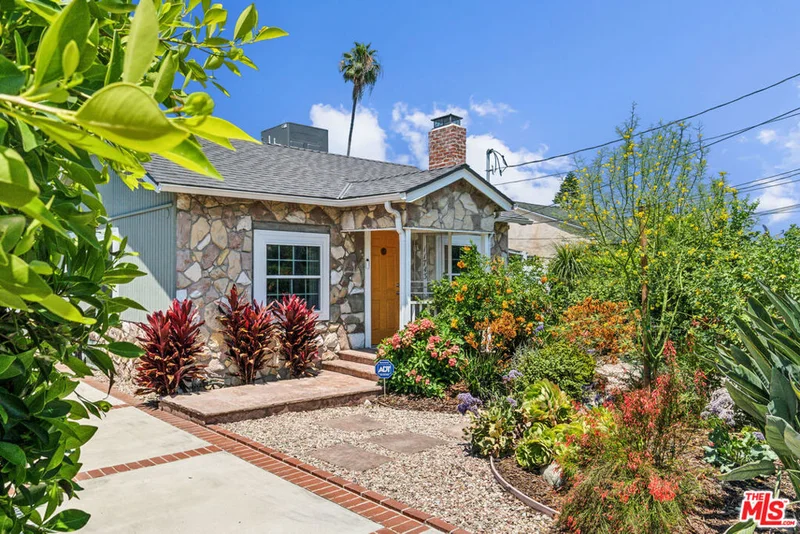 11743 Archwood Street, North Hollywood, CA 91606