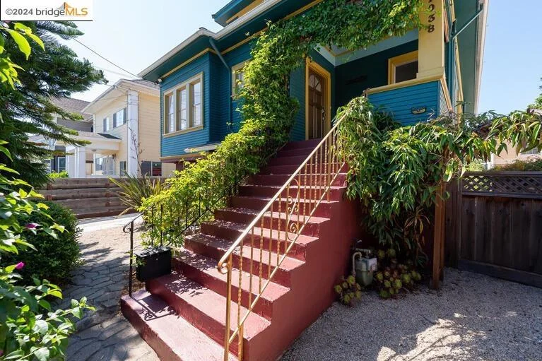 1038 57th St, Oakland, CA 94608