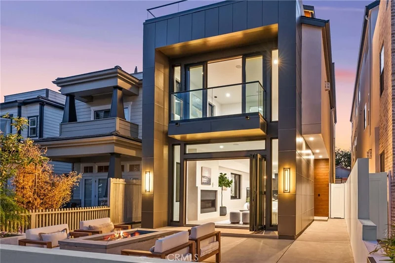 421 9th Street, Huntington Beach, CA 92648