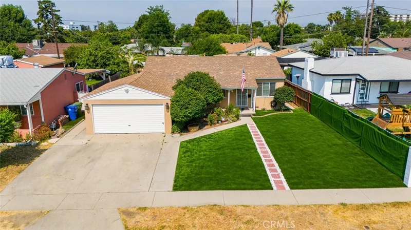 8855 Sylmar Avenue, Panorama City, CA 91402