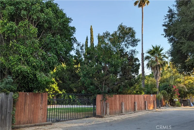 10464 Andora Avenue, Chatsworth, CA 91311