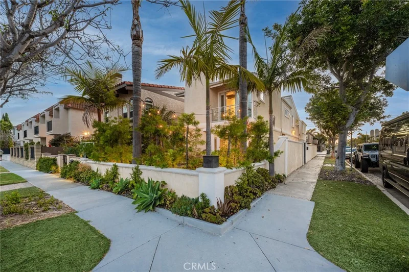427 19th Street, Huntington Beach, CA 92648
