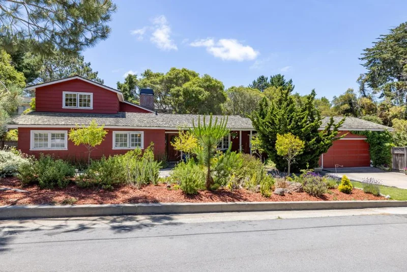 421 Sinex Avenue, Pacific Grove, CA 93950
