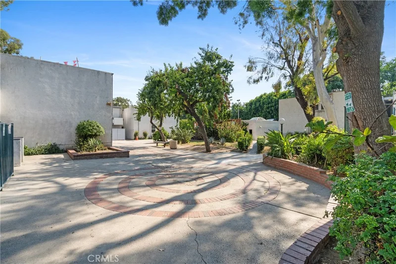 18620 Hatteras Street 283, Tarzana, CA 91356