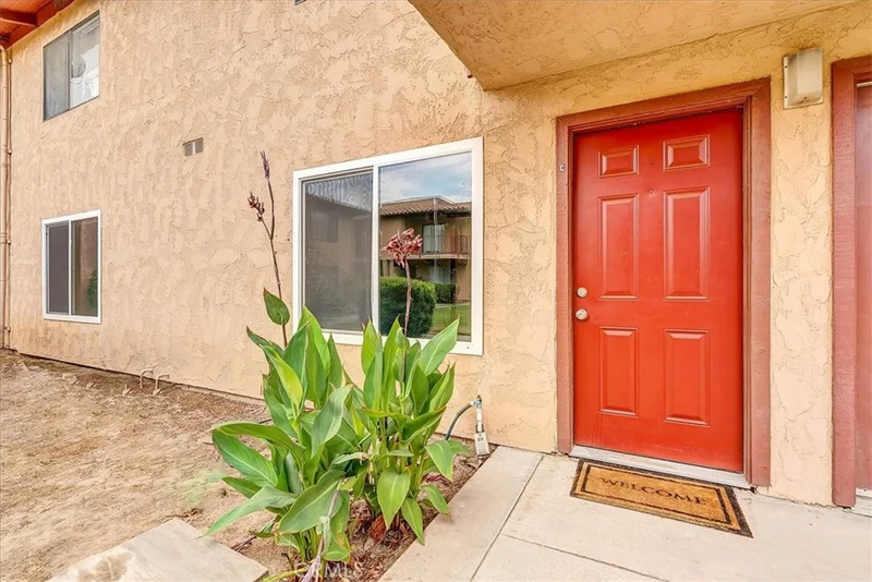 880 Greenfield Avenue C, Hanford, CA 93230
