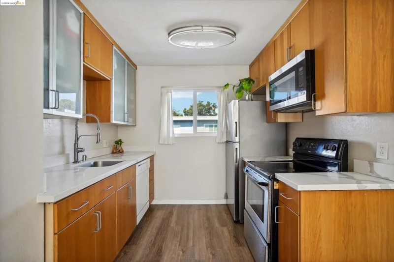 455 Crescent 318, Oakland, CA 94610